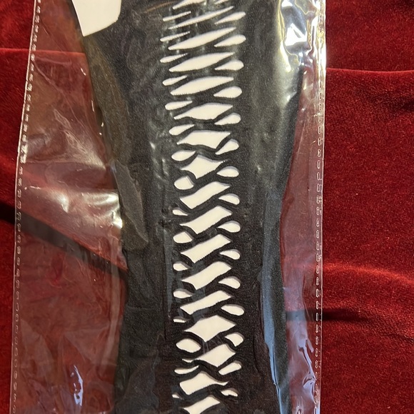 New Black Fingerless Gloves - Picture 3 of 3